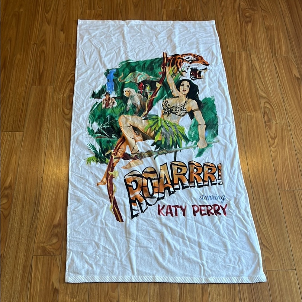 NWT Katy Perry Roar Graphic Beach Towel